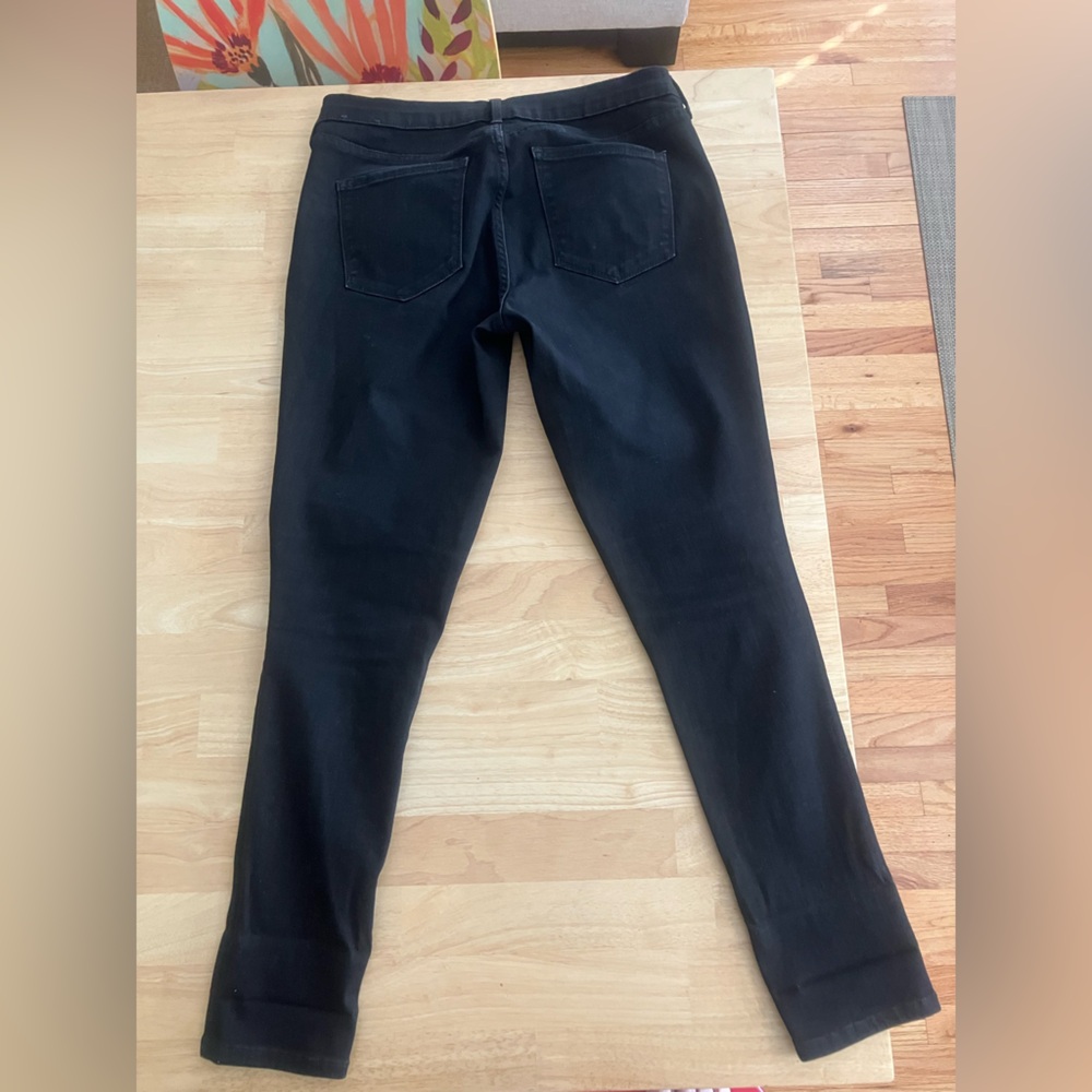 GAP women’s Skinny Jeans in Black